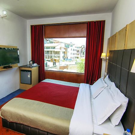 Hotel Holiday Plaza Srīnagar Zewnętrze zdjęcie