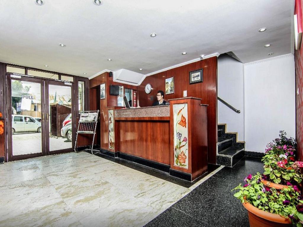 Hotel Holiday Plaza Srīnagar Zewnętrze zdjęcie