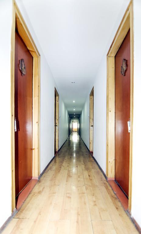 Hotel Holiday Plaza Srīnagar Zewnętrze zdjęcie