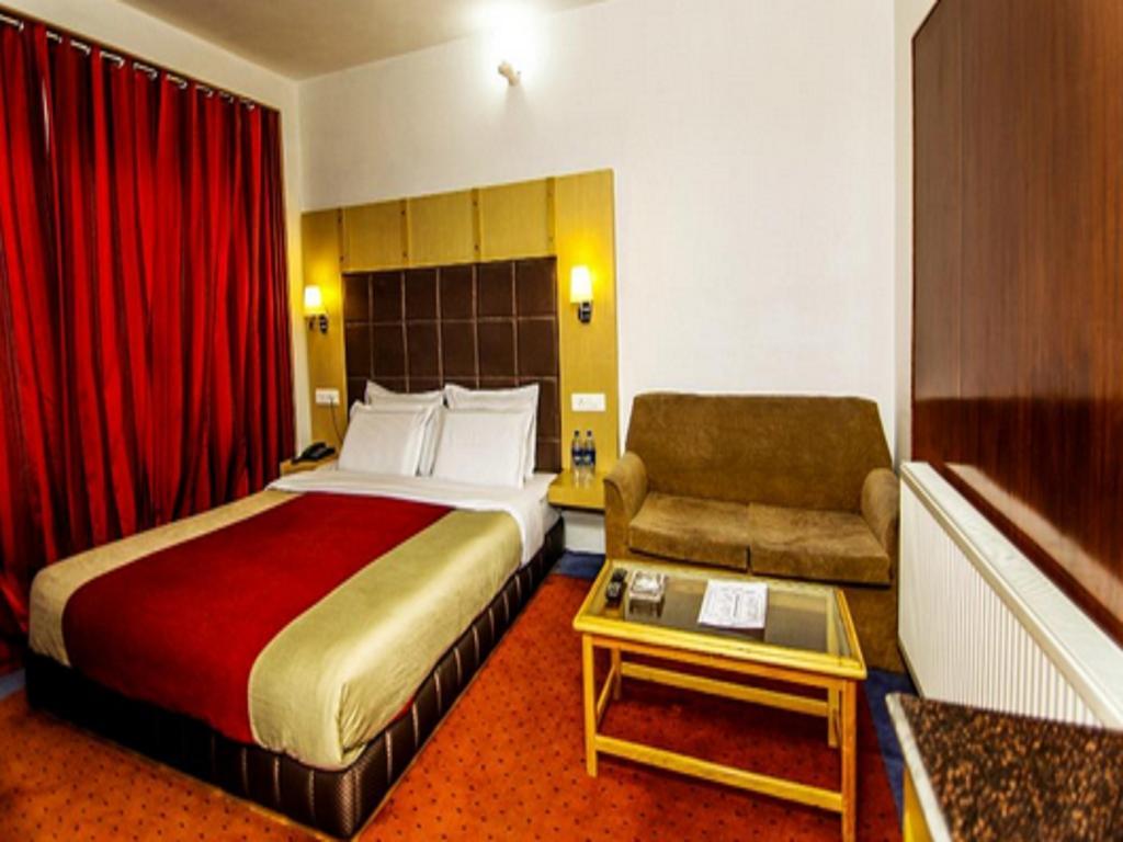 Hotel Holiday Plaza Srīnagar Zewnętrze zdjęcie