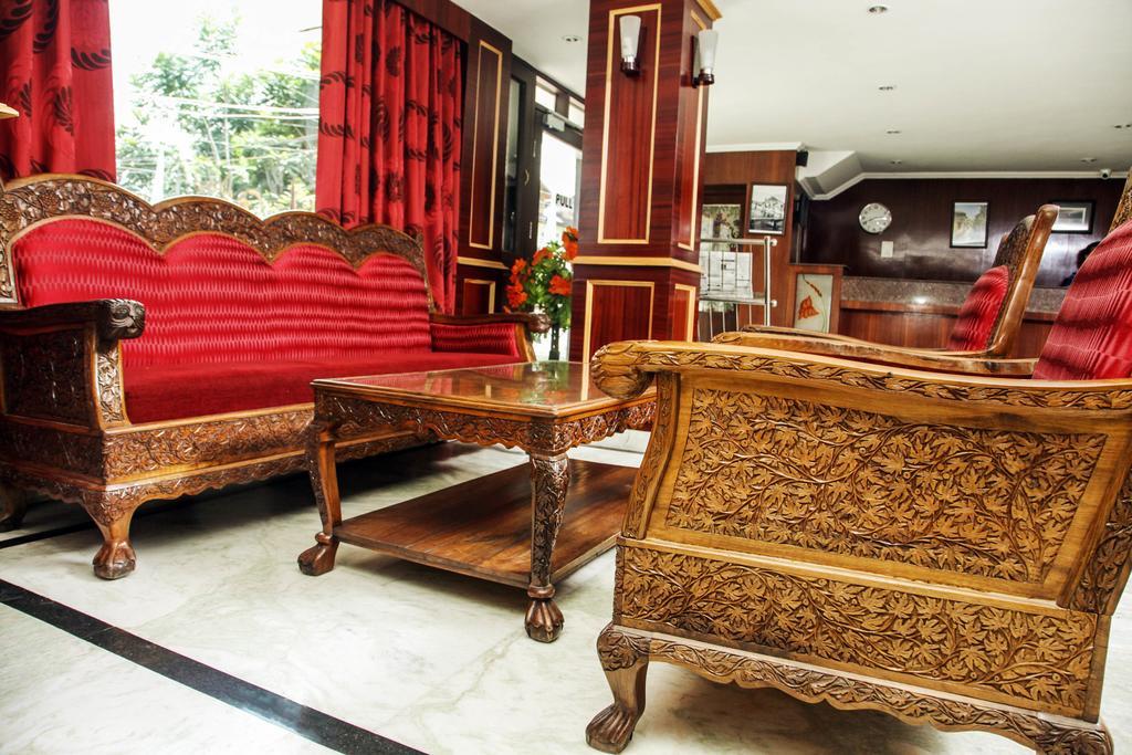 Hotel Holiday Plaza Srīnagar Zewnętrze zdjęcie