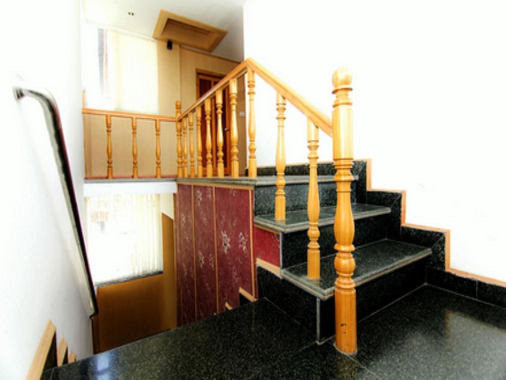 Hotel Holiday Plaza Srīnagar Zewnętrze zdjęcie