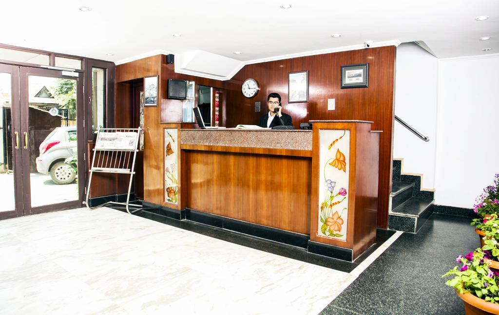 Hotel Holiday Plaza Srīnagar Zewnętrze zdjęcie
