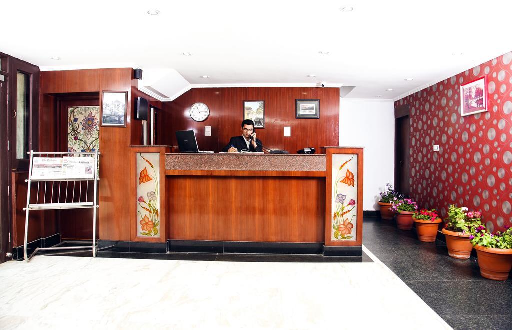Hotel Holiday Plaza Srīnagar Zewnętrze zdjęcie