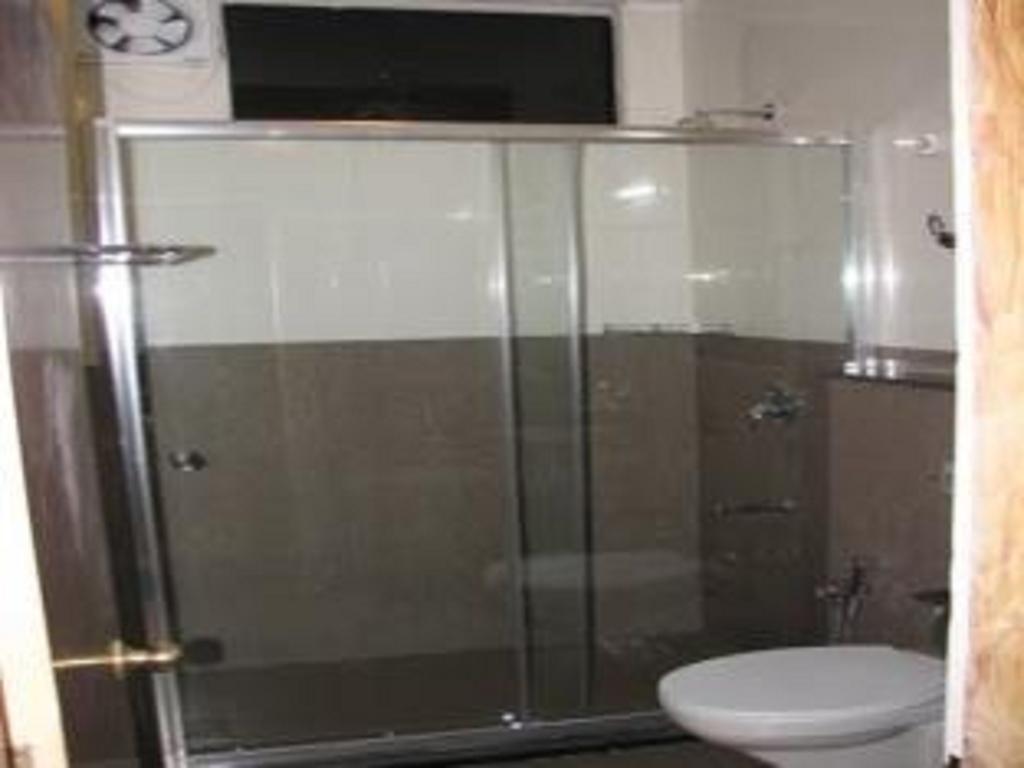 Hotel Holiday Plaza Srīnagar Zewnętrze zdjęcie