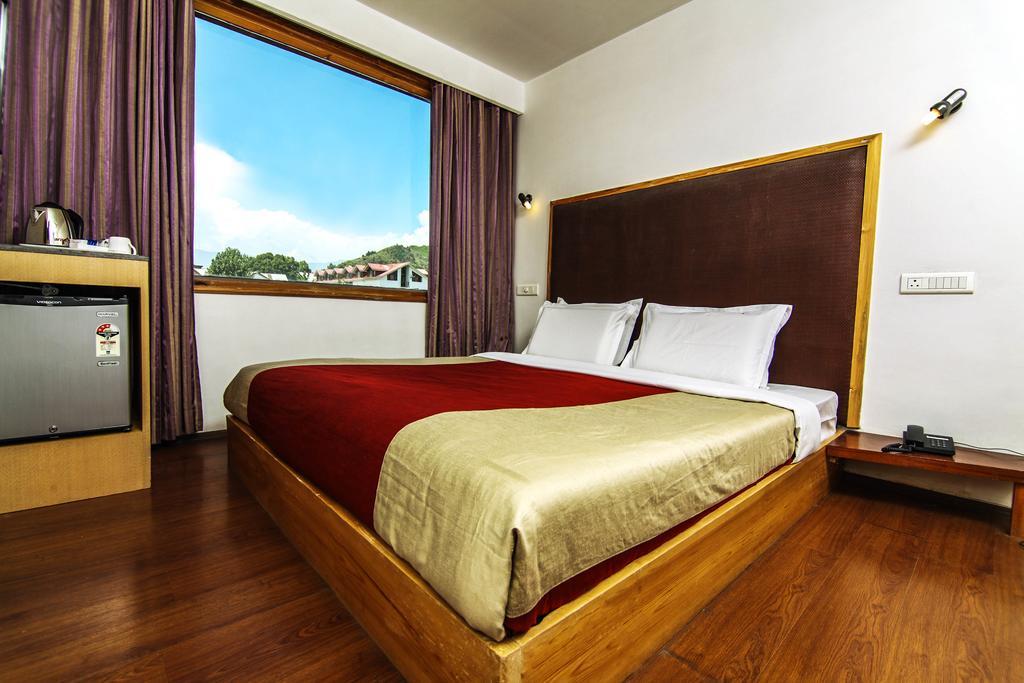 Hotel Holiday Plaza Srīnagar Zewnętrze zdjęcie