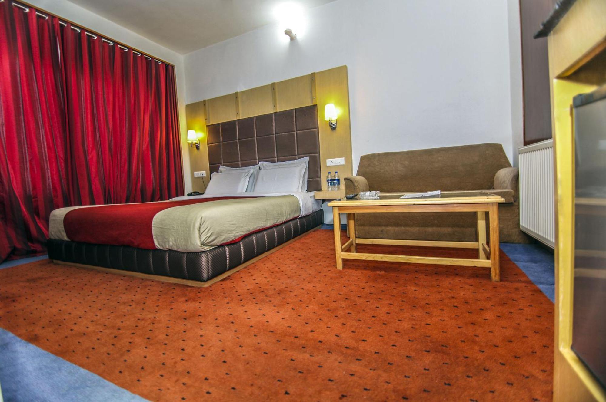 Hotel Holiday Plaza Srīnagar Zewnętrze zdjęcie