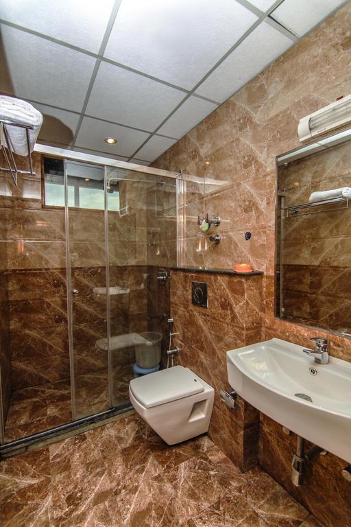 Hotel Holiday Plaza Srīnagar Zewnętrze zdjęcie