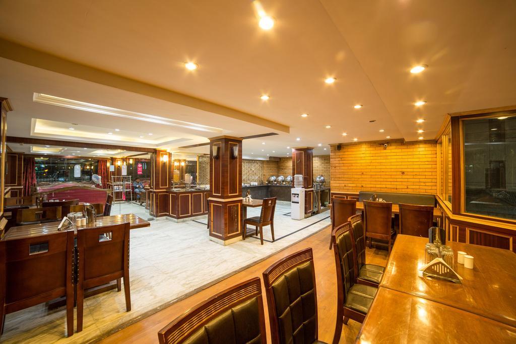 Hotel Holiday Plaza Srīnagar Zewnętrze zdjęcie