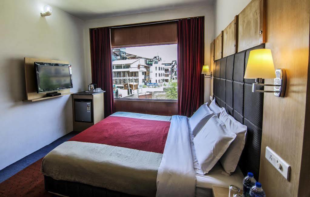 Hotel Holiday Plaza Srīnagar Zewnętrze zdjęcie